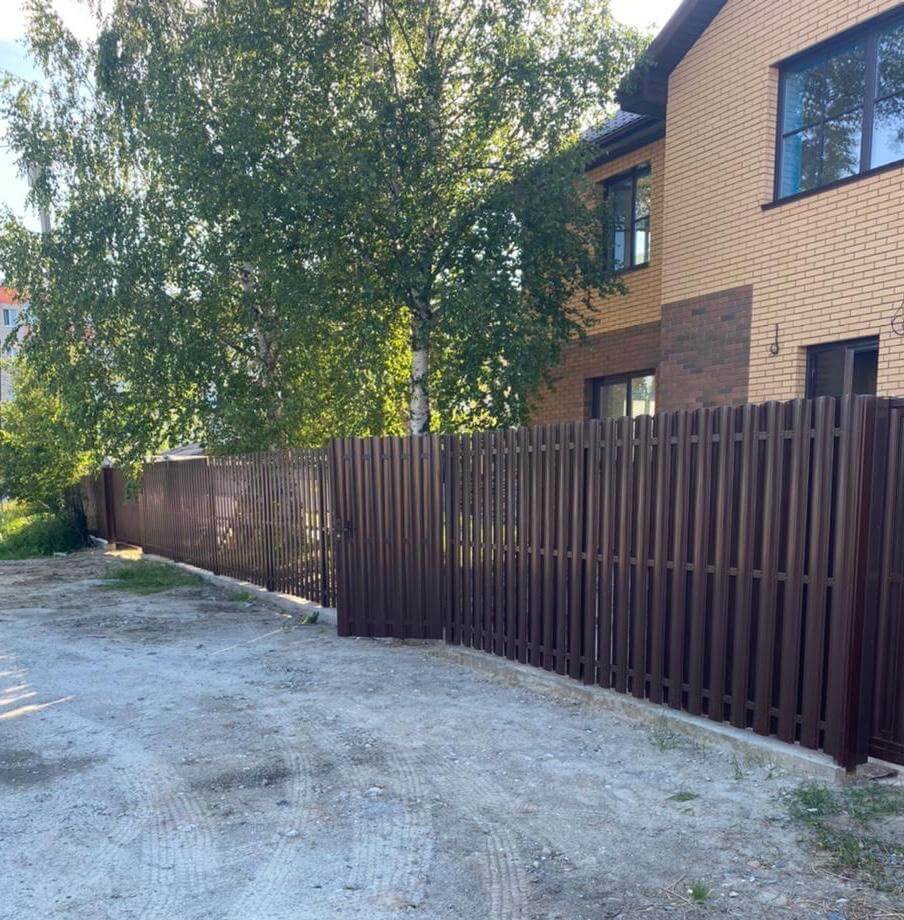 забор из штакетника шоколад фото1 в Красноярске