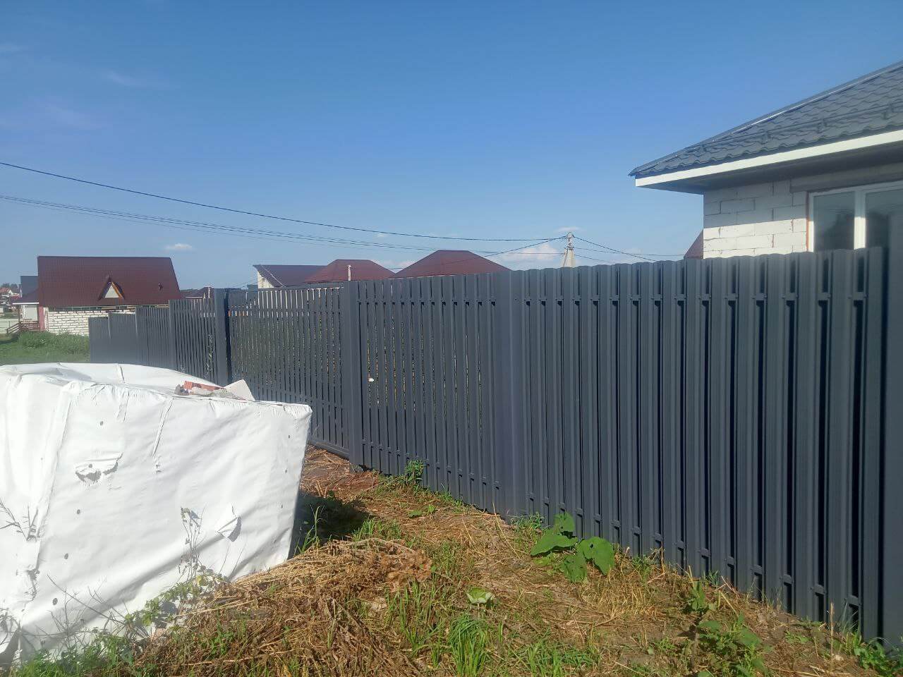 Забор из евроштакетника 21м RAL7024/7024 Серый Графит двусторонний фото 3 в Красноярске