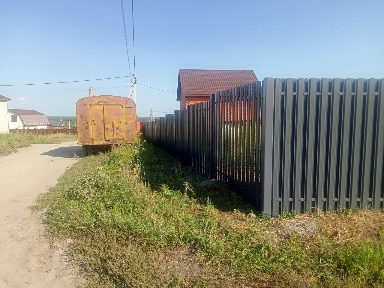 Забор из евроштакетника 21м RAL7024/7024 Серый Графит двусторонний фото 2 в Красноярске