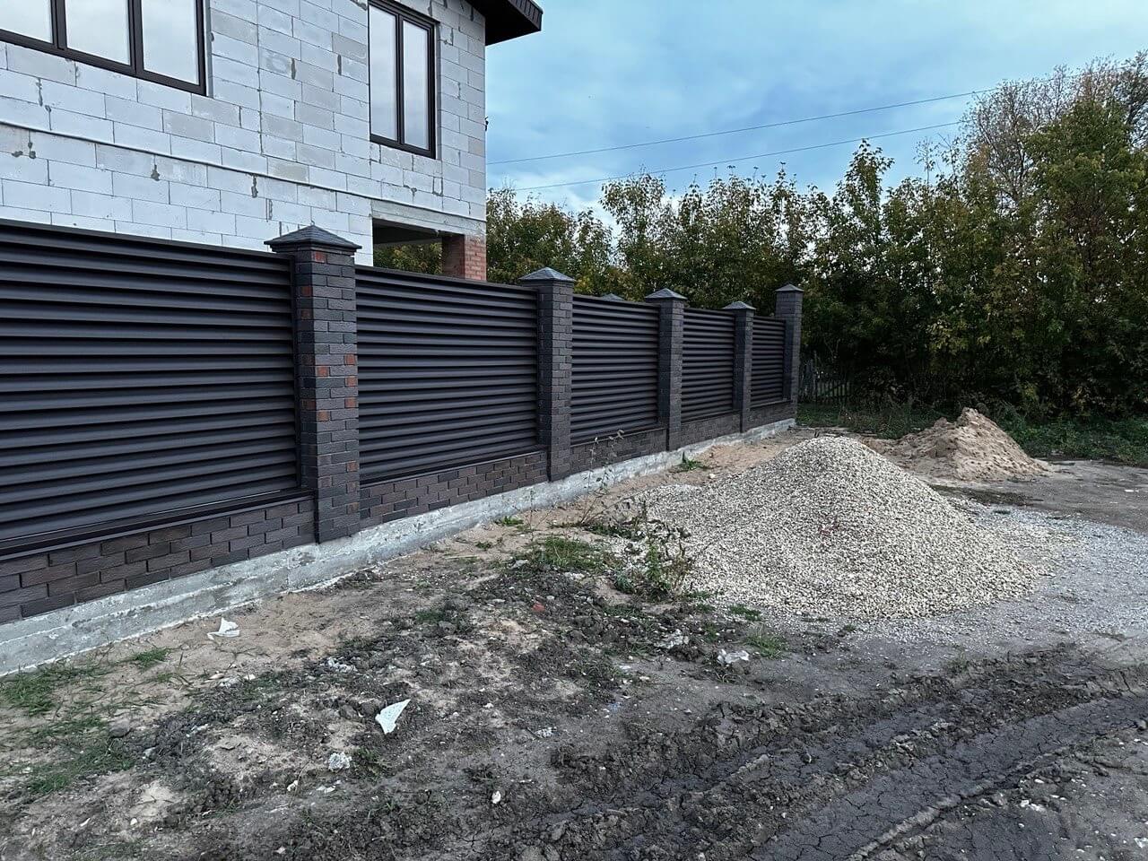 Забор из ламелей Еврожалюзи 38м RAL8019/8019 Темный Шоколад двусторонний MATTE фото 4 в Красноярске