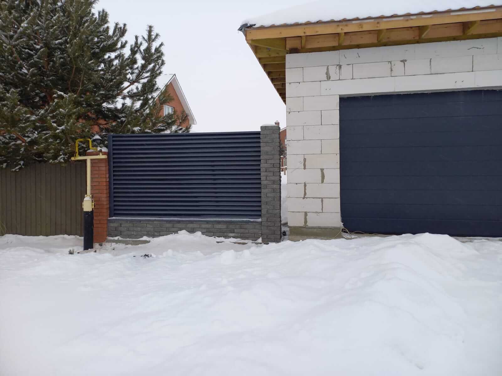 Забор из ламелей еврожалюзи 41м RAL7024/7024 Серый Графит двусторонний фото 1 в Красноярске