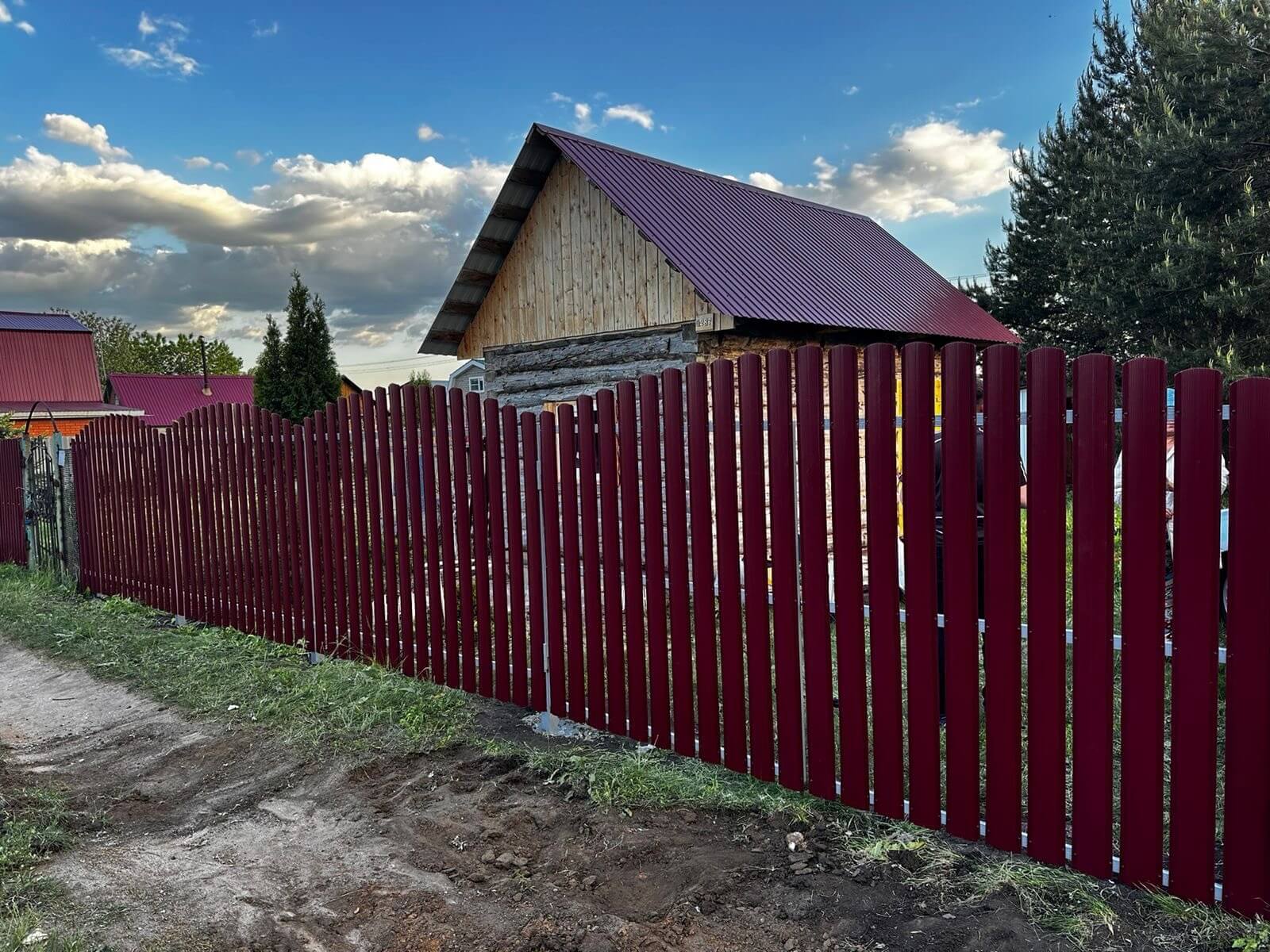 Забор из евроштакетника 28м RAL3005 Красное Вино фото 2 в Красноярске