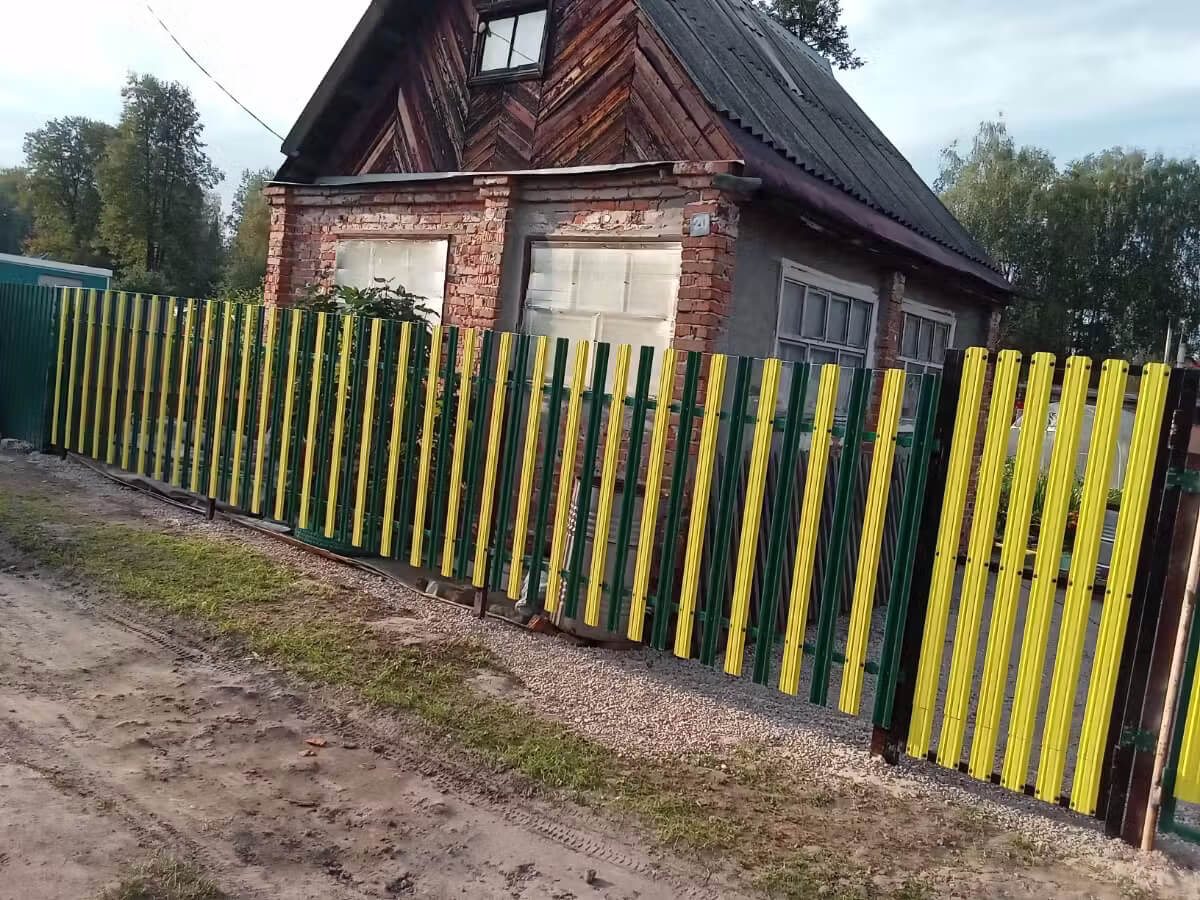 Забор из евроштакетника 13м RAL1018 Желтый фото 1 в Красноярске