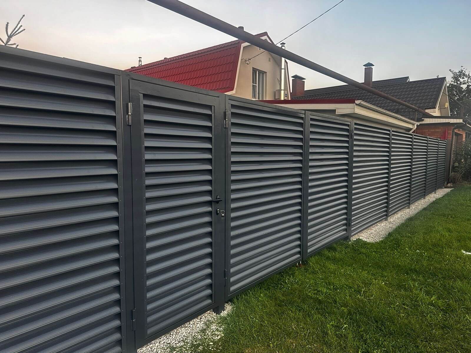 Забор из ламелей Еврожалюзи 26м RAL7024/7024 Серый Графит двусторонний фото 1 в Красноярске