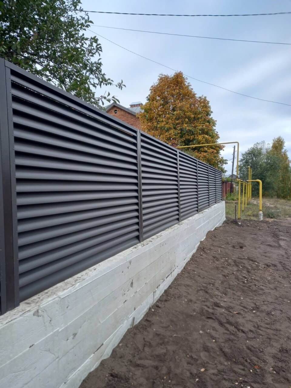 Забор из ламелей еврожалюзи 34м RAL8019/8019 Темный Шоколад двусторонний МАТТЕ в Красноярске