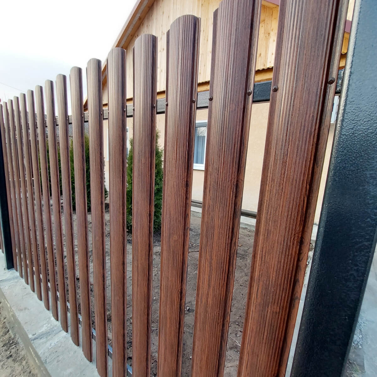 Забор из евроштакетника 13м Античный Дуб SteelArt двусторонний в Красноярске