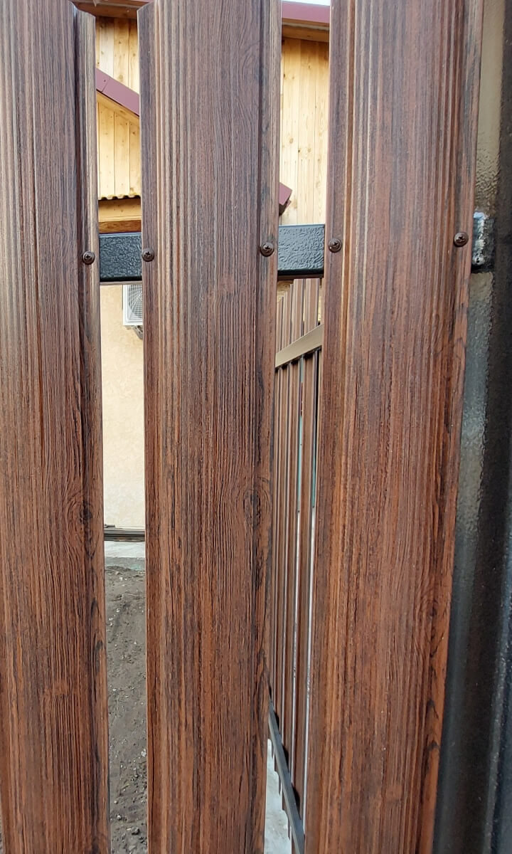 Забор из евроштакетника 13м Античный Дуб SteelArt двусторонний фото 1 в Красноярске