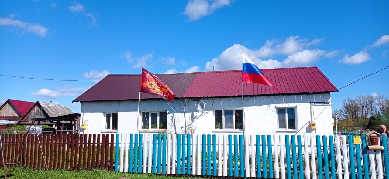 Забор из евроштакетника 16м RAL5021 Морская Волна, RAL9003 Белый в Красноярске