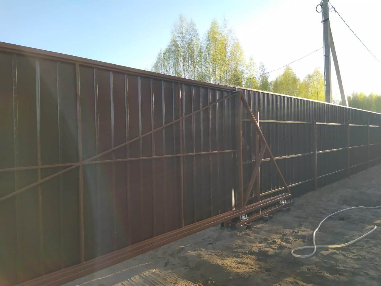 Забор из металлосайдинга ЕВРО-БРУС 25м Темный Каштан 3D Принтек фото 4 в Красноярске