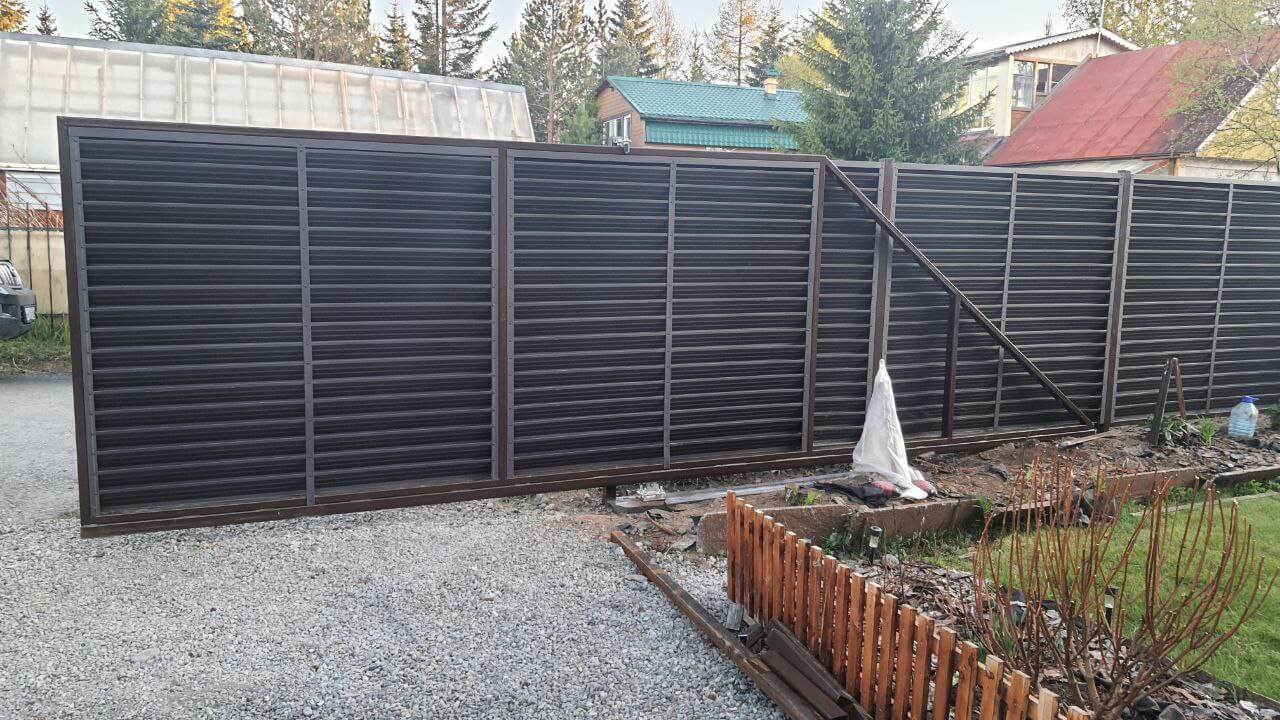 Забор-жалюзи из ламелей ЭКО-Z-US 12м RAL8019/8019 Темный Шоколад двусторонний МАТТЕ фото 3 в Красноярске