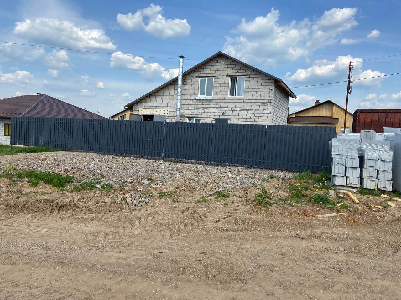 Забор из евроштакетника 16м RAL7024 Серый Графит фото 6 в Красноярске