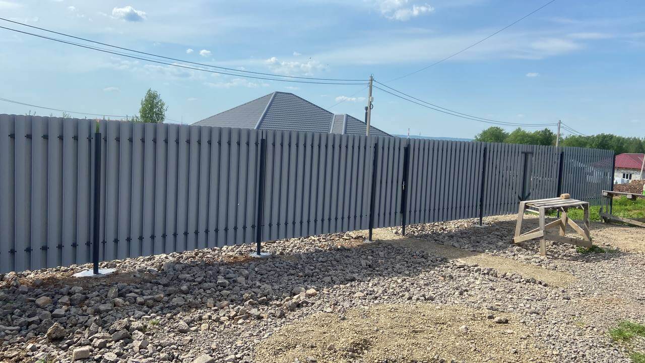Забор из евроштакетника 16м RAL7024 Серый Графит фото 2 в Красноярске