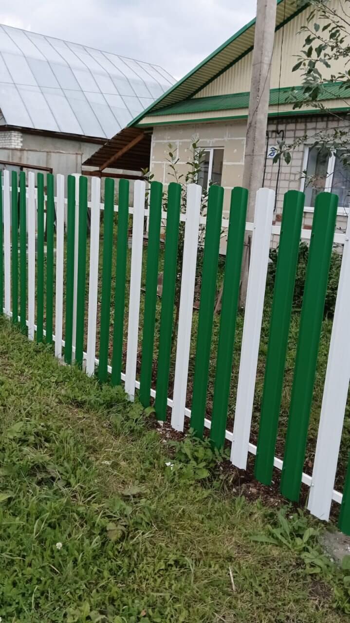 Забор из евроштакетника 10м RAL9003 Белый, RAL6029 Зеленая Мята фото 2 в Красноярске