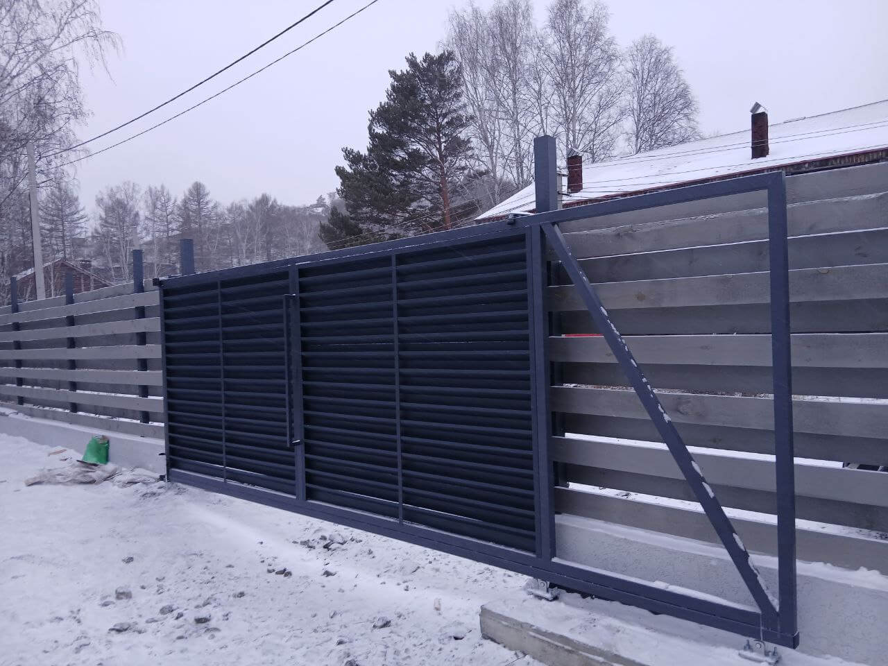 Входная группа из ламелей Хай-Тек RAL7024/7024 Серый Графит двусторонний МАТТЕ фото 4 в Красноярске