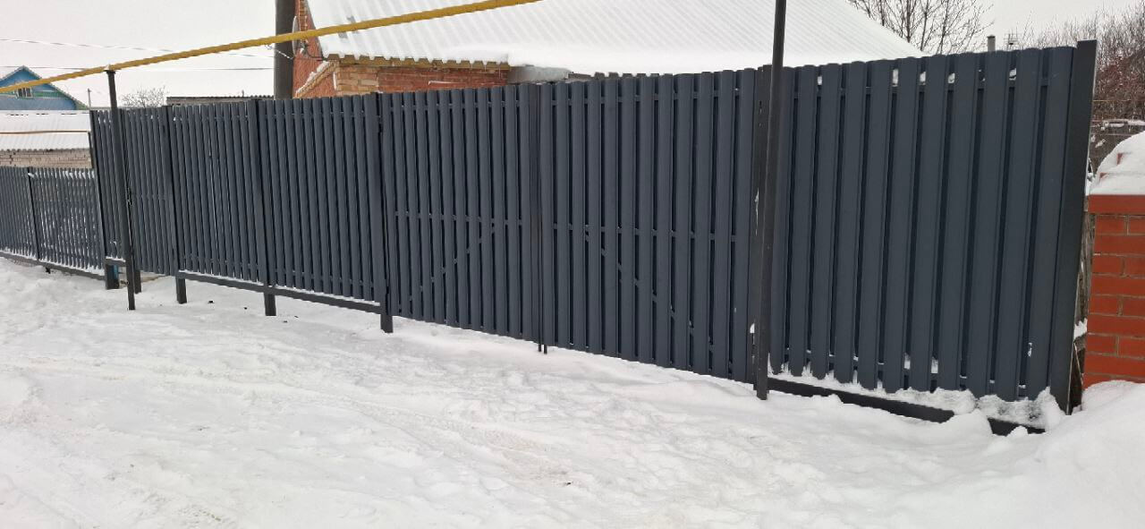 Забор из евроштакетника 27м RAL7024 Серый Графит МАТТЕ в Красноярске