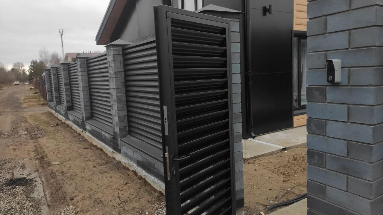 Забор-жалюзи из ламелей ЭКО-Z 17м RAL9005/9005 Черный МАТТЕ фото 1 в Красноярске