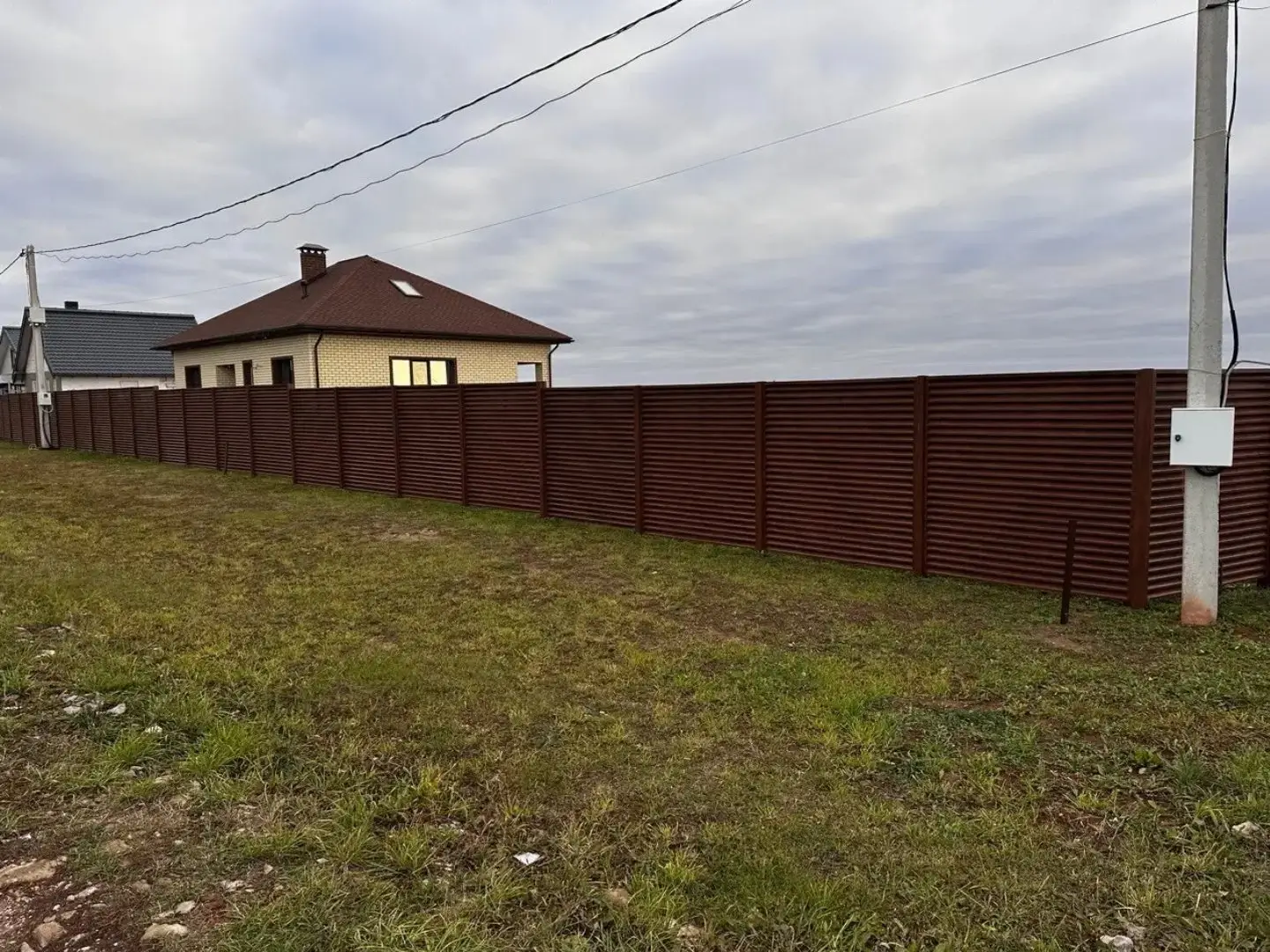 Забор-жалюзи из ламелей ЭКО-Z 58м Темный Дуб 3D Принтек фото 2 в Красноярске