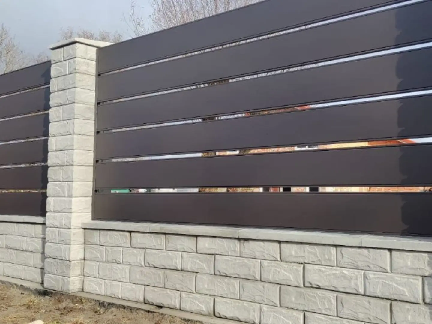 Забор-ранчо из металлопланкена 32м RAL8019 Темный Шоколад МАТТЕ фото 3 в Красноярске