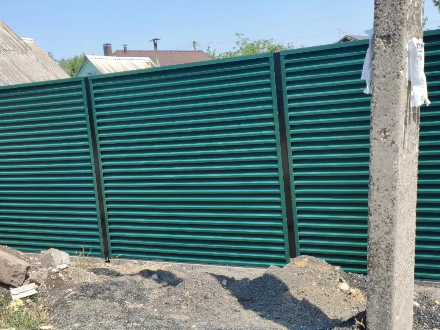Забор-жалюзи из ламелей ЭКО-Z 24м RAL6005 Зеленый Мох фото 1 в Красноярске