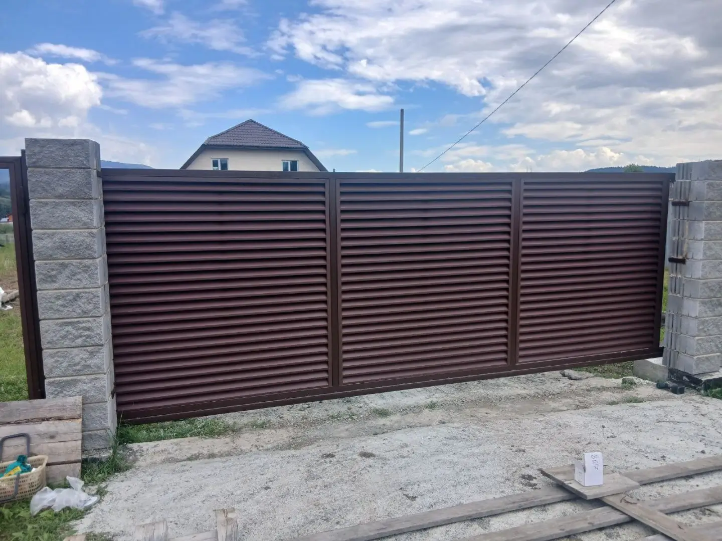 Забор-жалюзи из ламелей ЭКО-Z 16м RAL8017/8017 Шоколад двусторонний МАТТЕ фото 11 в Красноярске