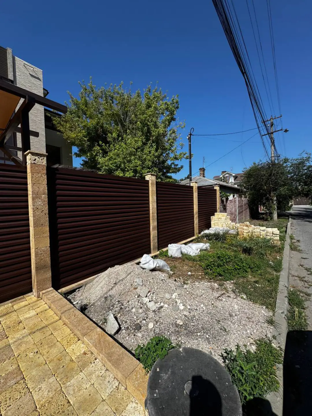 Забор-жалюзи из ламелей Реснички 12м RAL8017 Шоколад МАТТЕ фото 5 в Красноярске